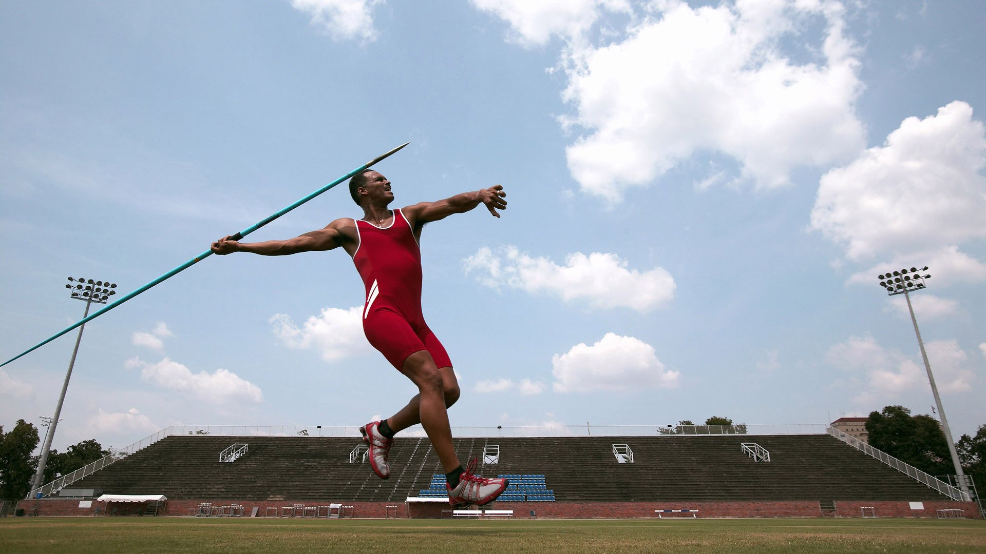 球场“铁血防线”——挡住一切进攻的最强堡垒，铁血防守vs极致进攻