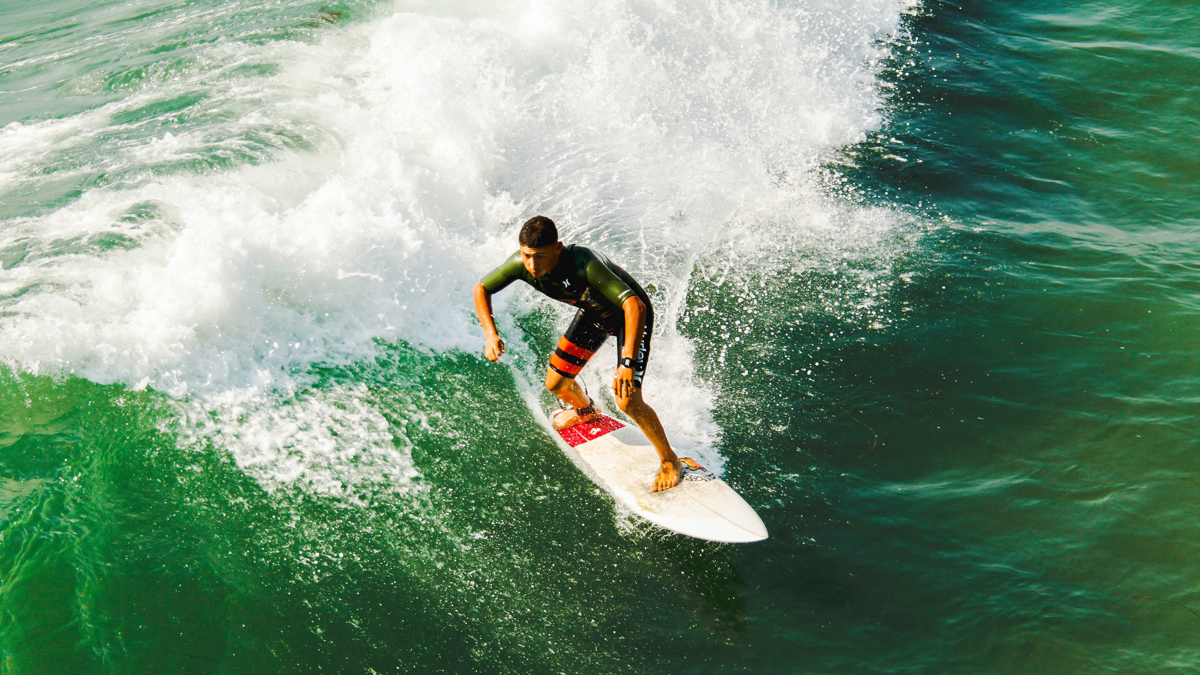 西甲榜首大战：马德里竞技面对巴萨，胜负悬念，西甲马德里才15场比赛